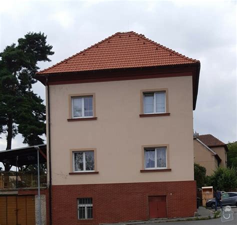celková situace střechy a kbelíky v exteriéru