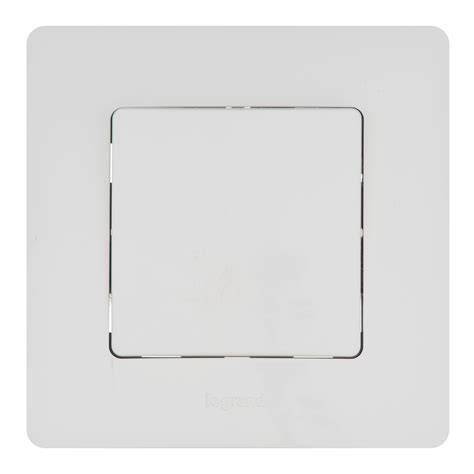 illustration of Legrand Niloé flush-mount accessories