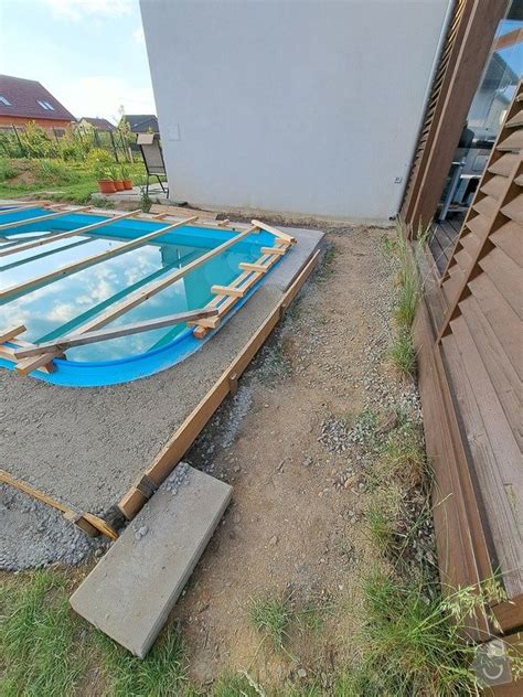 kroky opravy venkovní dlažby kolem bazénu