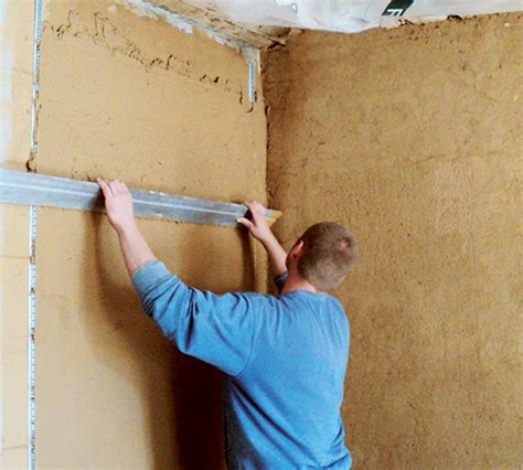 vizuální ukázka filcovaného a hlazeného povrchu hliněné omítky