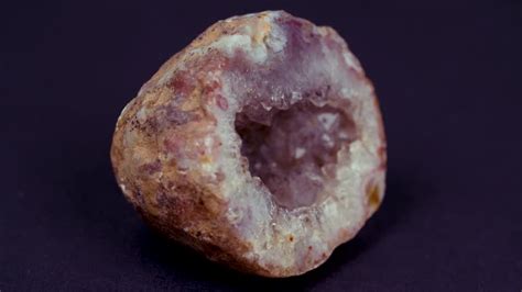 geode efekt s tmavými odlesky