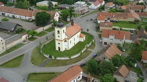 uhersko sgrafita fasády obec